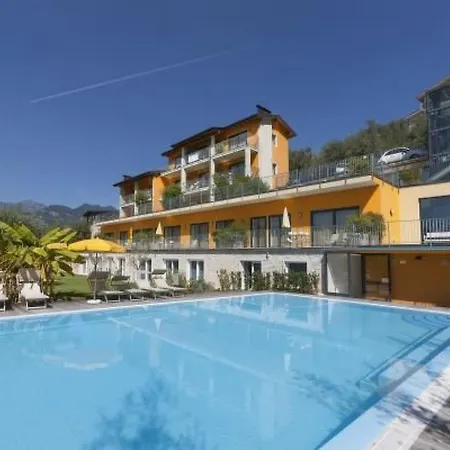 Dreizimmerwohnung Mit Teilweiser Seesicht By Interhome Apartman